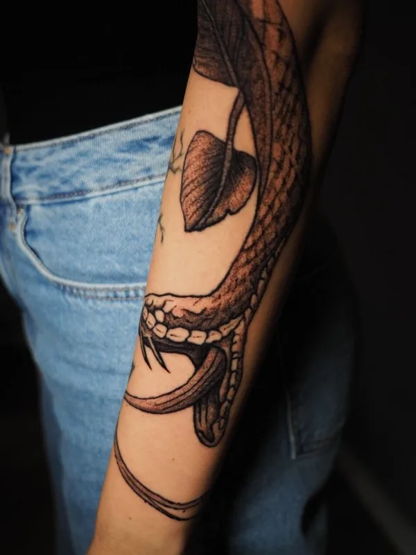 black and grey black and grey Tatuaggio su forearm #96517 | Tatuatore Андрей Лапшин