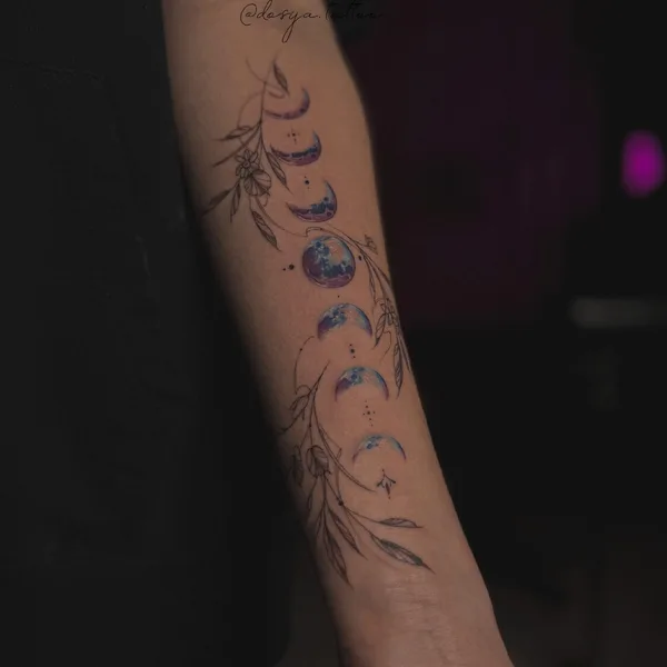 Geometric tattoo by Дарья Салманова in Мурманск