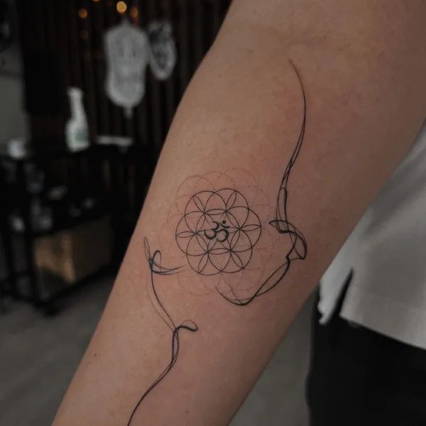 Geometric tattoo by Дарья Салманова in Мурманск