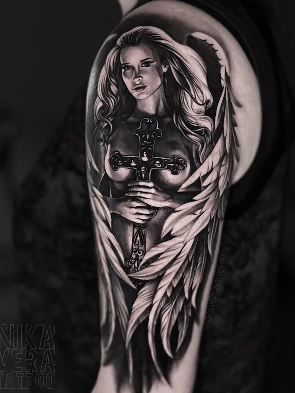 female blackandgrey realism 타투 부위 shoulder #97020 | 타투이스트 Nikaveratattoo