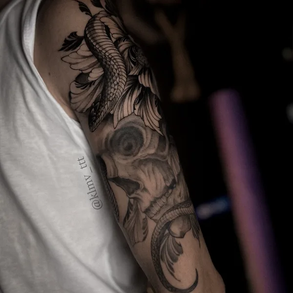 Black tattoo by Юля Кильмаева in Нижний Новгород
