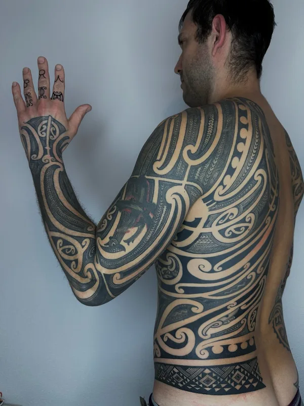 male black tribal tatouage sur full back #97149 | Artiste tatoueur Doko ink