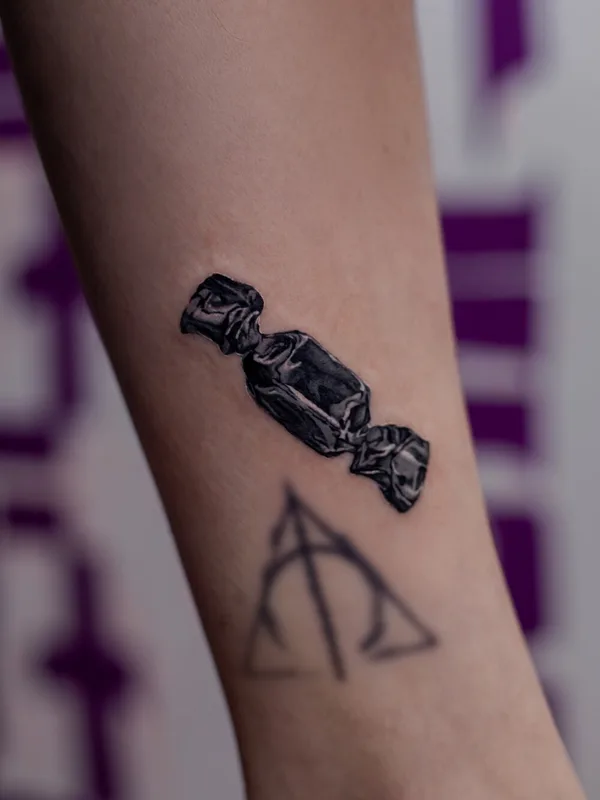 female blackandgrey realism Tatuagem em leg #97728 | Tatuador Alena