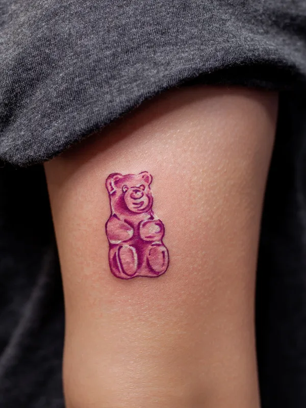 female color realism Tatuagem em upper arm #97735 | Tatuador Alena