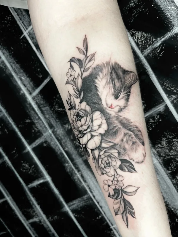 female blackandgrey realism татуировка на arm #97866 | Тату мастер Роман Крылов