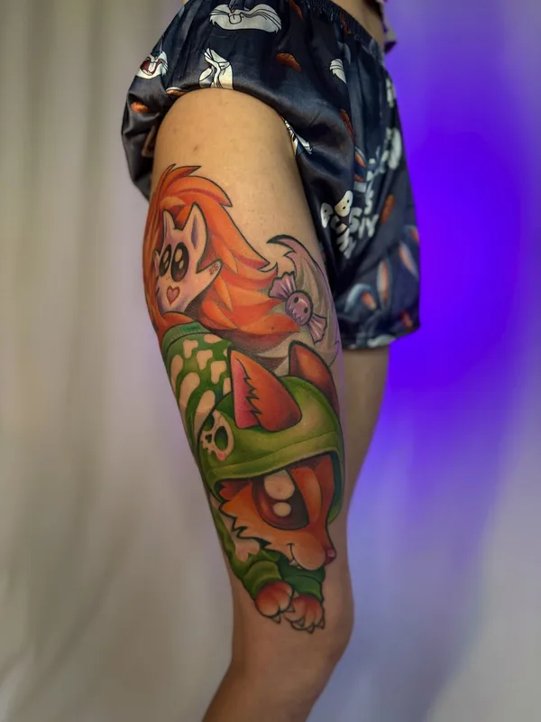 female color newschool tatuaje en thigh #97757 | Tatuador Dasha Kostrova