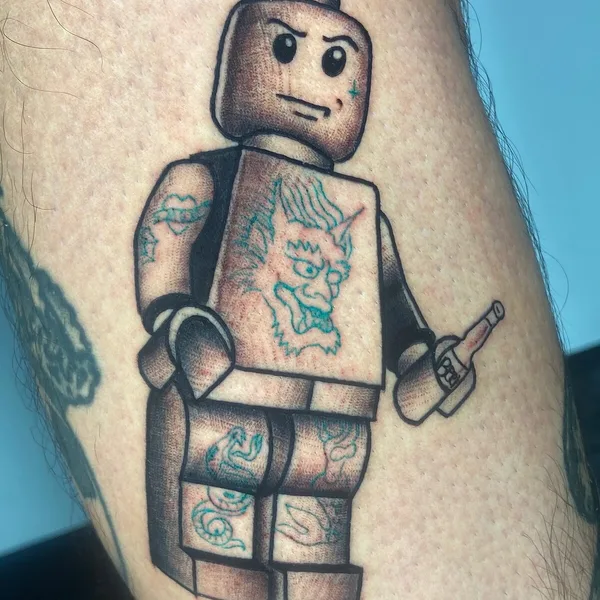 Old School tattoo by Omar Alvarez in Medellín