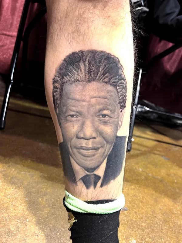 black and grey realism tatuaje en calf #98010 | Tatuador Remko