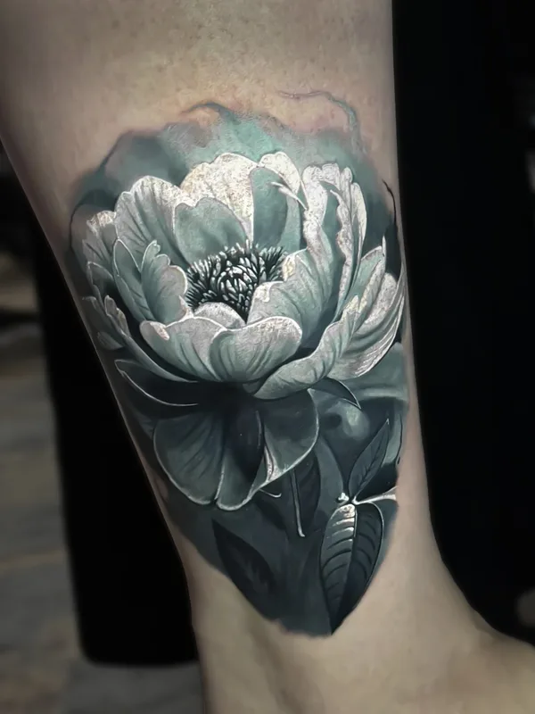 black and grey realism татуировка на calf #98602 | Тату мастер Алексей Безукладников