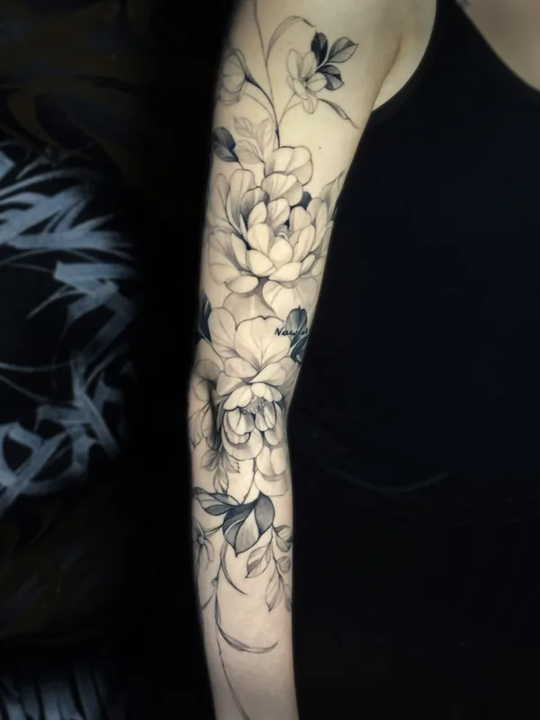 female black and grey botanic татуировка на full sleeve #98611 | Тату мастер Алексей Безукладников