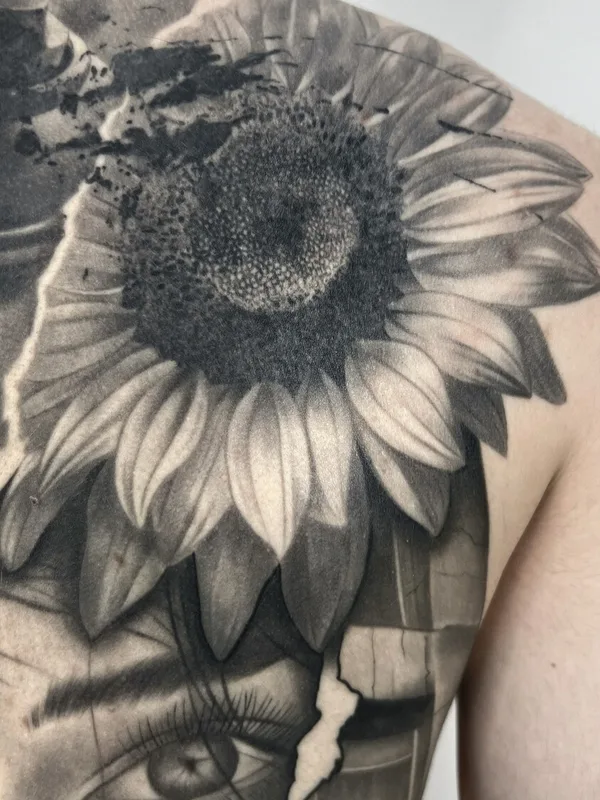 male blackandgrey realism tattoo on back #98151 | Tattoo Artist Александр Кучин