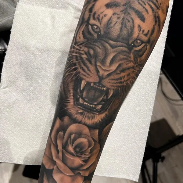 Dotwork tattoo by Silvia Kereki