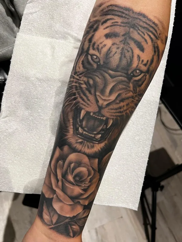 male blackandgrey realism 타투 부위 forearm #98616 | 타투이스트 Silvia Kereki