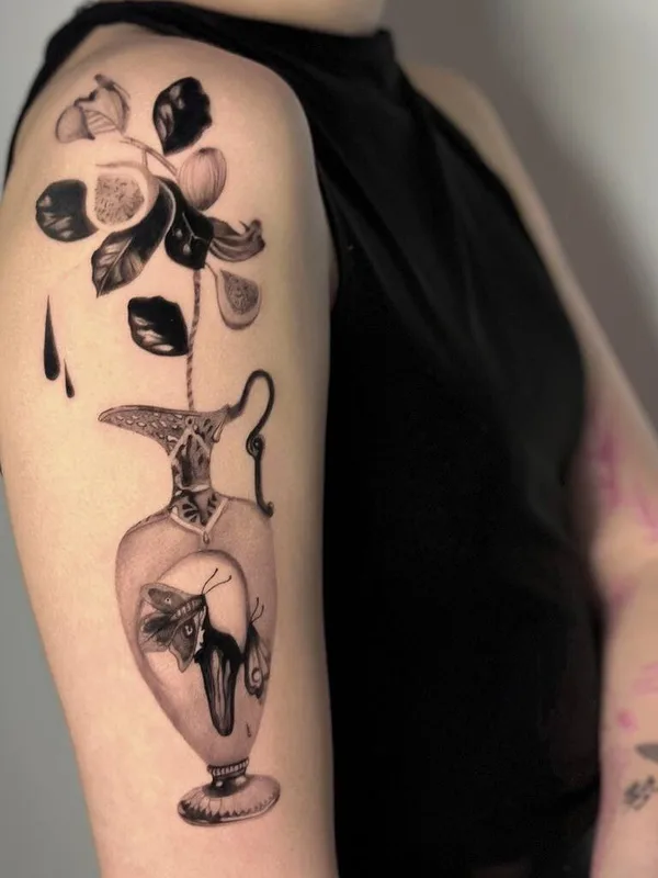 female black and grey black and grey Tatuagem em upper arm #98620 | Tatuador Виктория Трещева 