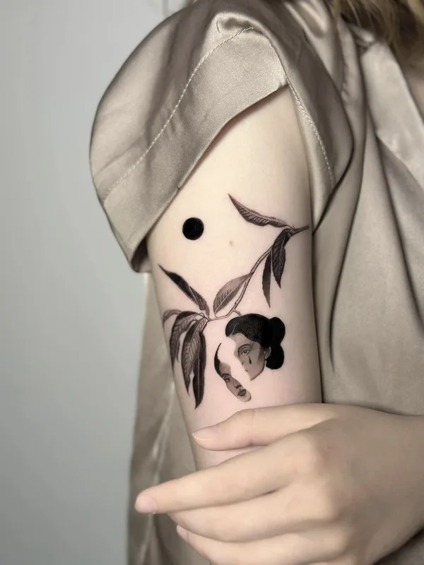 female black and grey illustrative Tatuagem em upper arm #98628 | Tatuador Виктория Трещева 