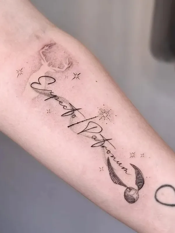 female blackandgrey microrealism tatouage sur forearm #98649 | Artiste tatoueur Becci | Eisvogel Tattoo