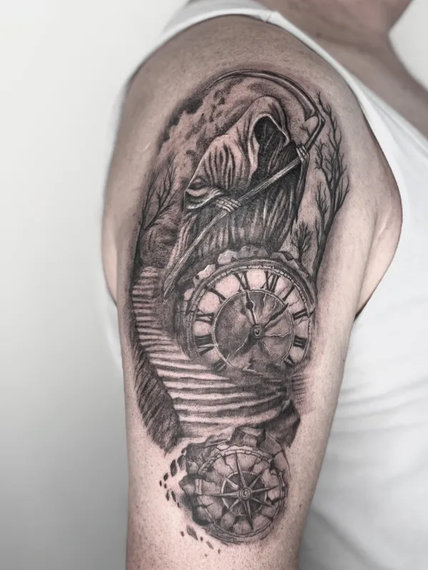 male blackandgrey realism tatouage sur upperarm #98654 | Artiste tatoueur Becci | Eisvogel Tattoo