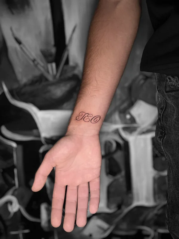 black lettering tattoo auf wrist #99307 | Tätowierer Elena Voya