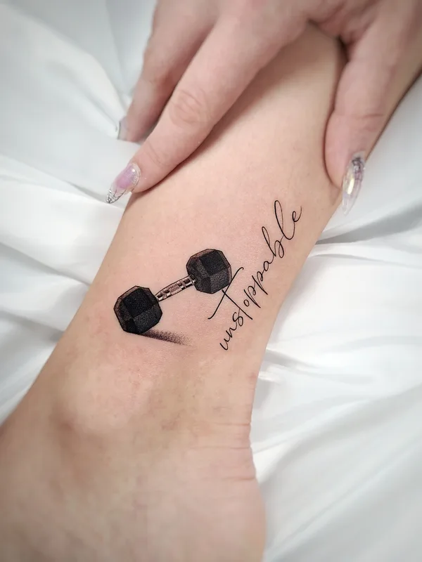 female black and grey fineline Tatuaggio su ankle #99179 | Tatuatore Daniel Moreno