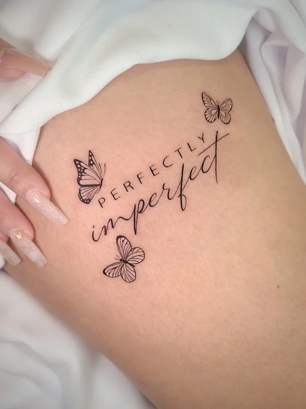 female black fineline Tatuaggio su thigh #99180 | Tatuatore Daniel Moreno