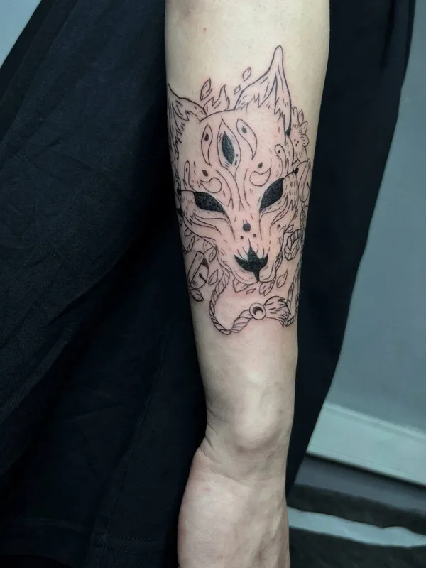 female black linework 타투 부위 forearm #99265 | 타투이스트 Гончар Анастасия