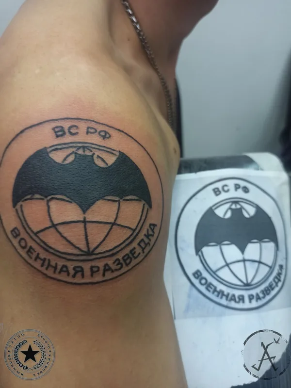black blackwork tattoo auf shoulder #99341 | Tätowierer Александр Колодин 