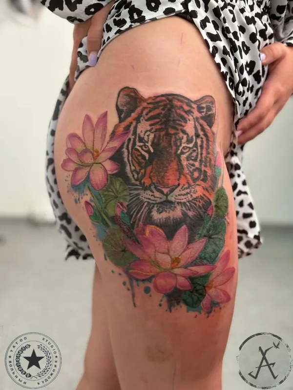 female color realism tattoo auf thigh #99342 | Tätowierer Александр Колодин 