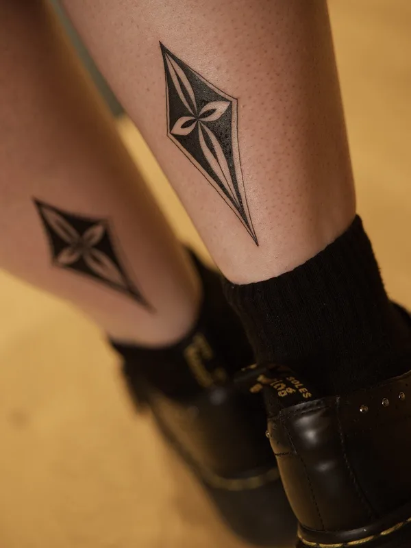 black blackwork 타투 부위 calf #99391 | 타투이스트 Dark Autumn - Monica