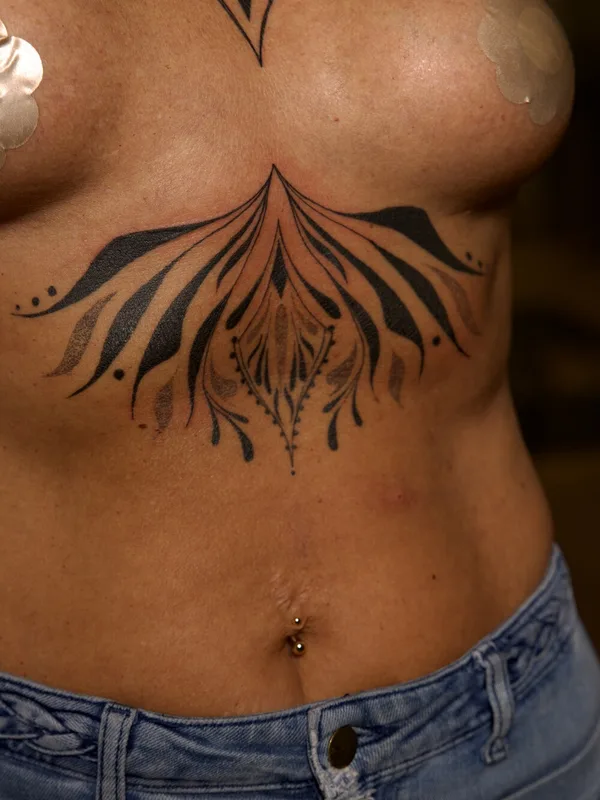 female black ornamental 타투 부위 chest #99394 | 타투이스트 Dark Autumn - Monica