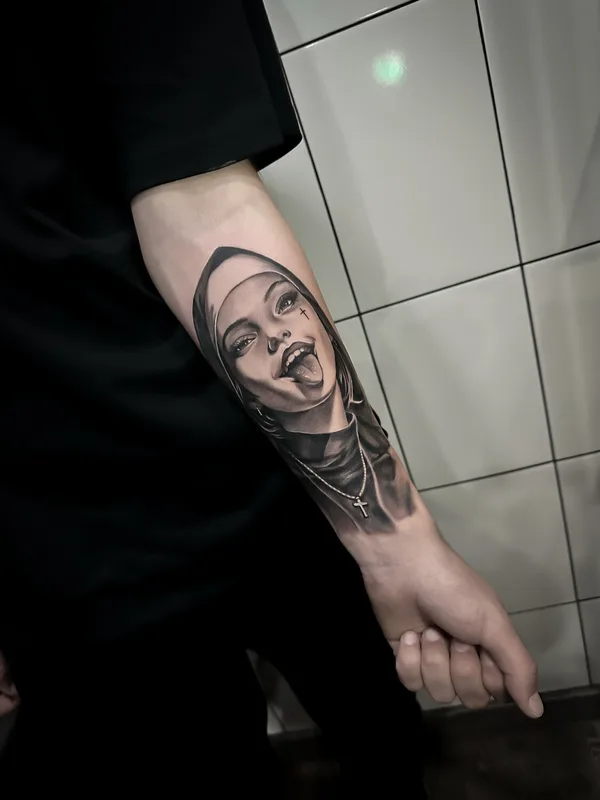 black and grey realism татуировка на forearm #99528 | Тату мастер Николай Хорев