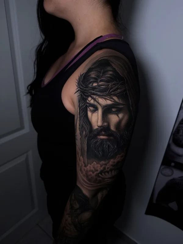 female black and grey realism татуировка на full sleeve #100762 | Тату мастер Lisa South