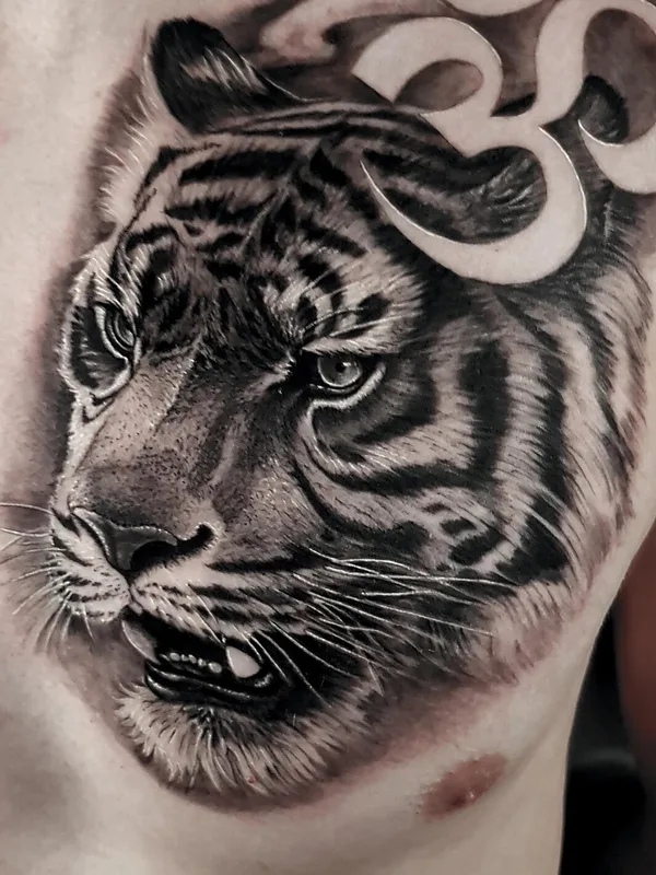 black and grey realism tattoo auf chest #99707 | Tätowierer Андрей Смолин