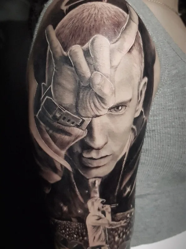 black and grey realism tattoo auf upper arm #99708 | Tätowierer Андрей Смолин