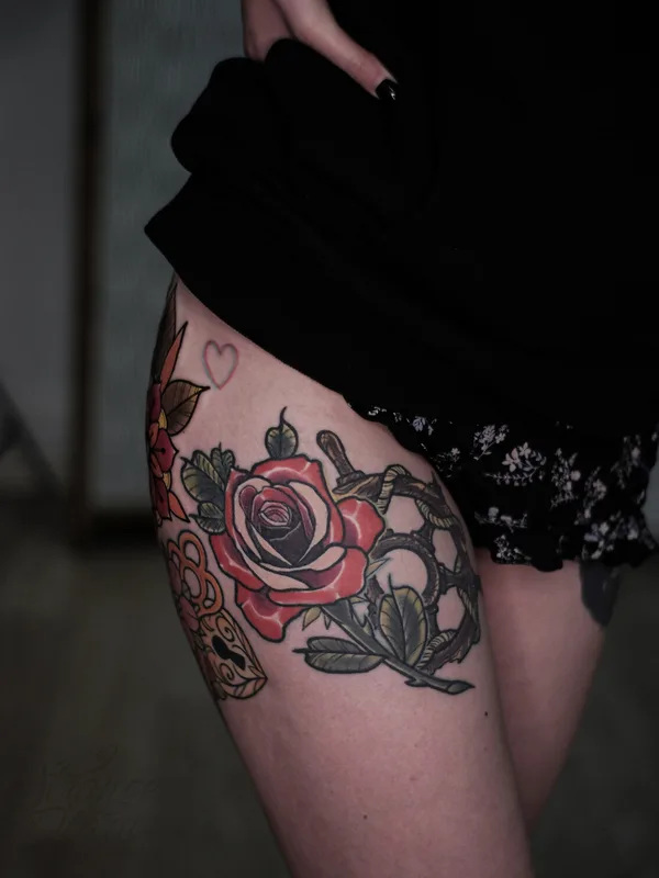 female color neotraditional tattoo auf thigh #99631 | Tätowierer Алексей Strange Diary