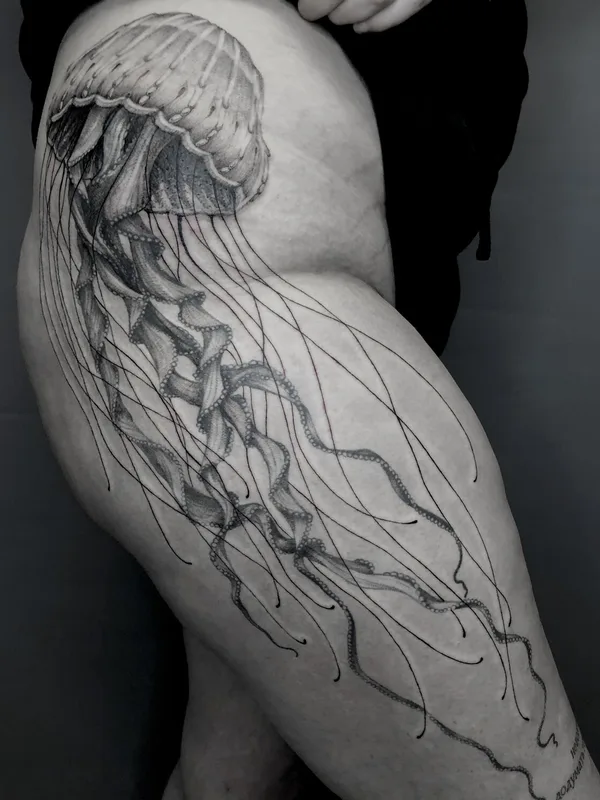 black and grey black and grey татуировка на thigh #100117 | Тату мастер Ирина Матвеева 