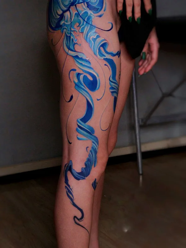 female color abstract Tatuagem em leg #100850 | Tatuador Громова Мария