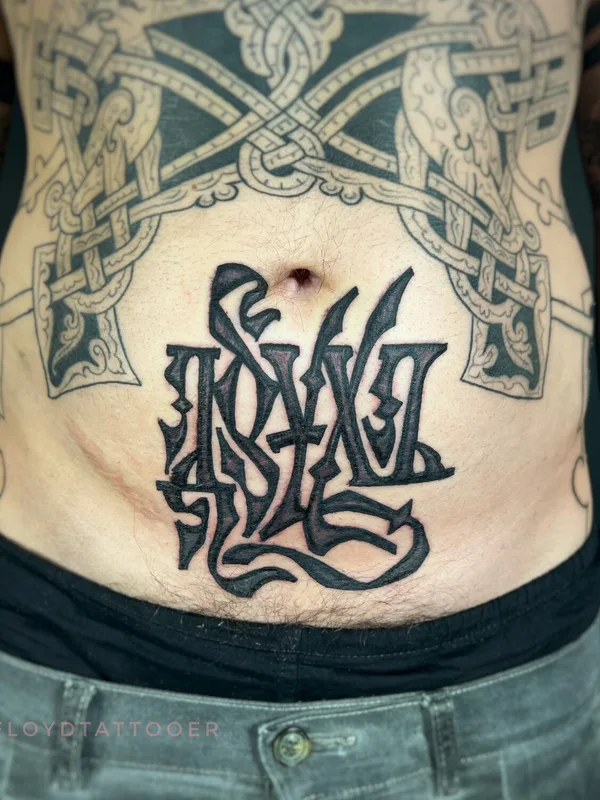male blackandgrey lettering Tatuagem em stomach #101251 | Tatuador Сергей Флоид