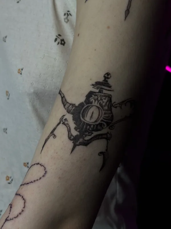 female blackandgrey microrealism Tatuagem em shoulder #104786 | Tatuador Екатерина Сысоева