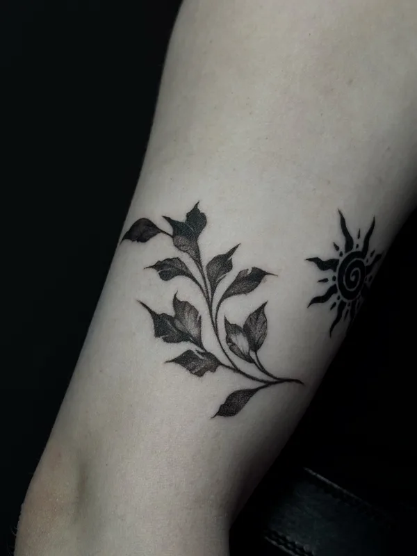 female blackandgrey microrealism Tatuagem em shoulder #104783 | Tatuador Екатерина Сысоева