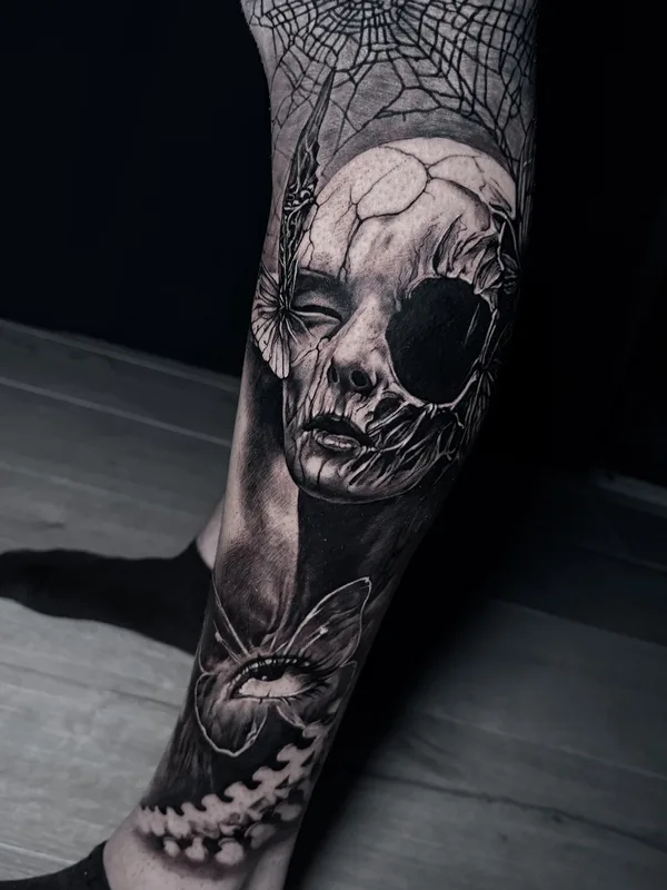 male blackandgrey horror татуировка на shin #102099 | Тату мастер Anastasia Kiseleva