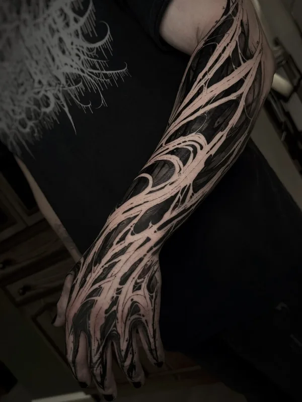 male black blackwork Tatuagem em forearm #103232 | Tatuador Julian Moth