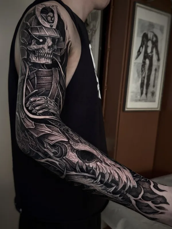 male black blackwork Tatuagem em shoulder #103236 | Tatuador Julian Moth
