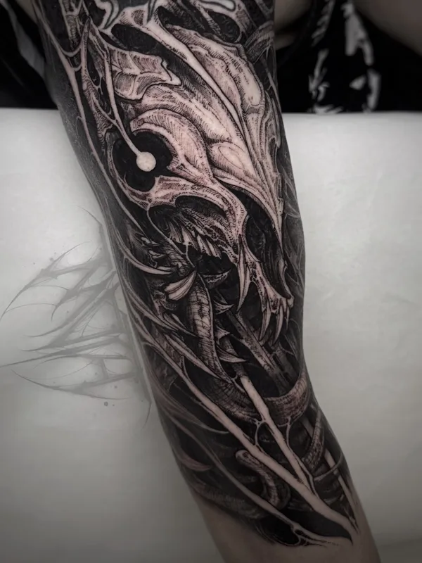 male black blackwork Tatuagem em shoulder #103234 | Tatuador Julian Moth