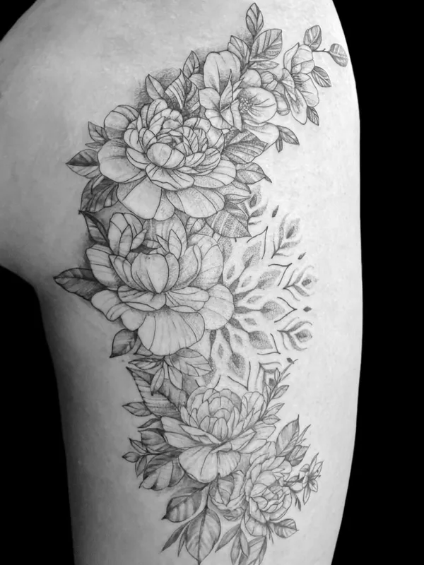 female blackandgrey botaniс tattoo auf thigh #103437 | Tätowierer Valeriia Radchenko