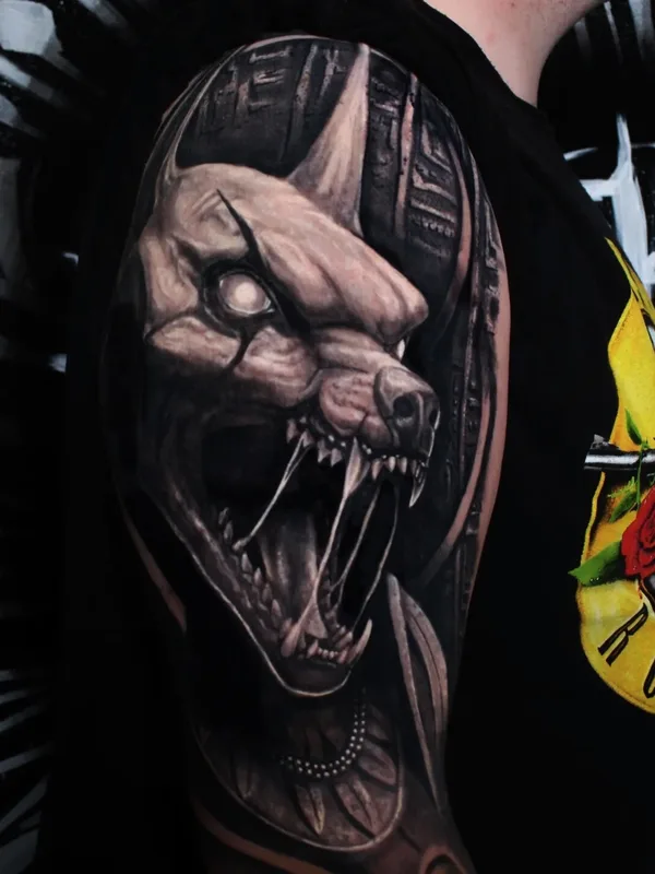 male blackandgrey realism Tatuagem em biceps #103840 | Tatuador Marin Yordanov - Yordanov Arts