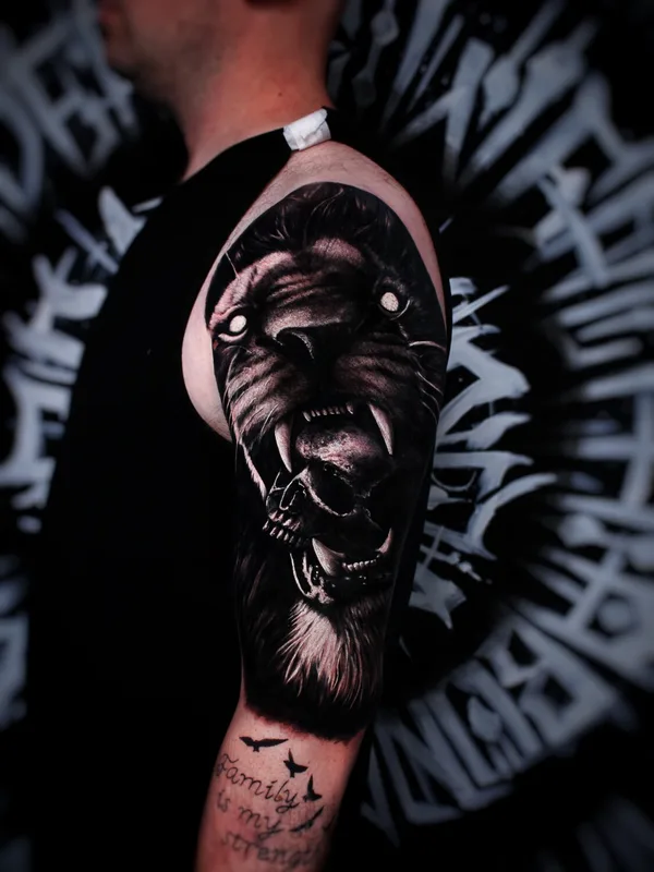 male blackandgrey realism Tatuagem em biceps #103849 | Tatuador Marin Yordanov - Yordanov Arts