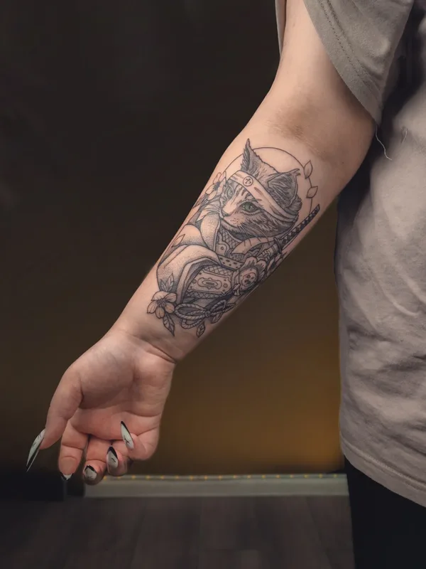 female black graphic татуировка на forearm #104293 | Тату мастер Юлия Серебрякова