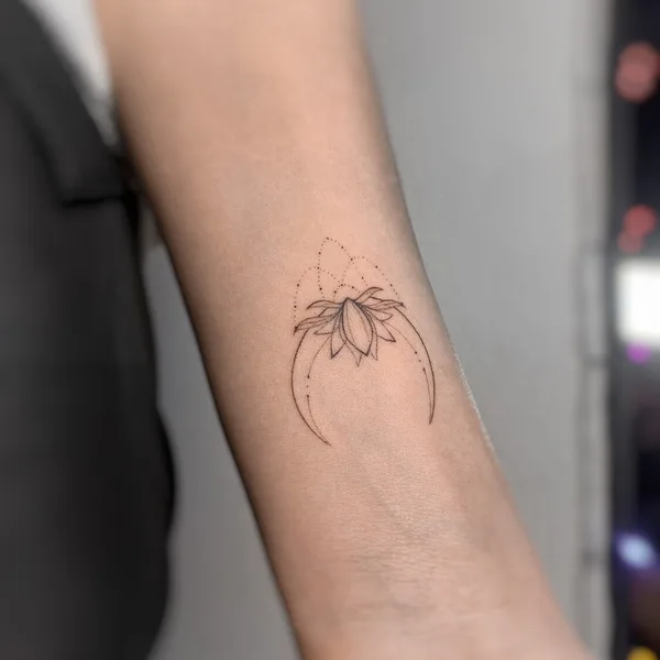 Feminine tattoo by Мария Мельник in Саратов