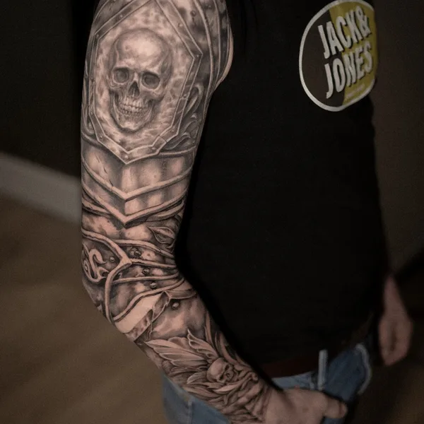 Micro Realism tattoo by Nikita Ilin in Funchal