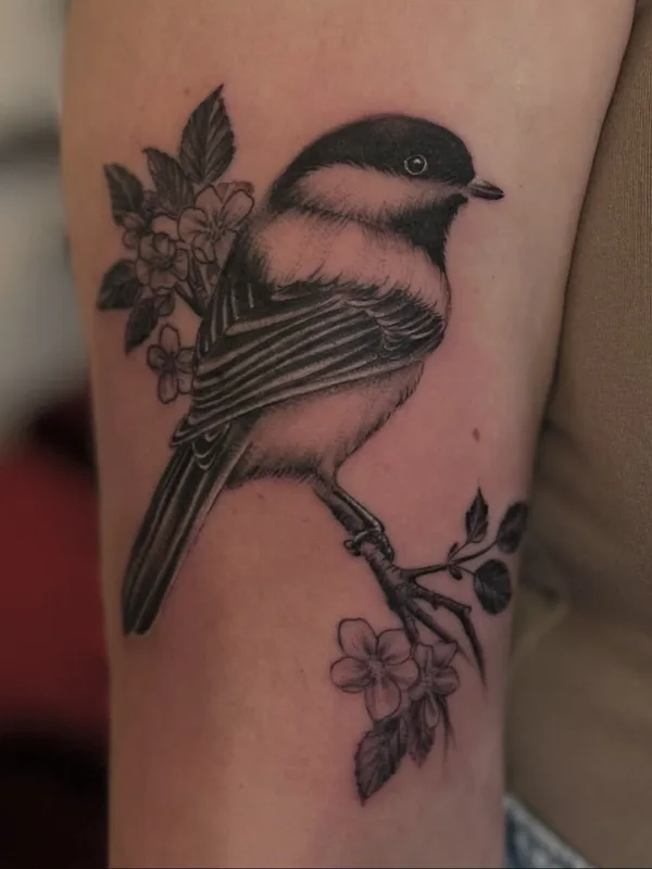 black and grey realism 纹身 在 upper arm #102076 | 纹身师 Tara Morgan